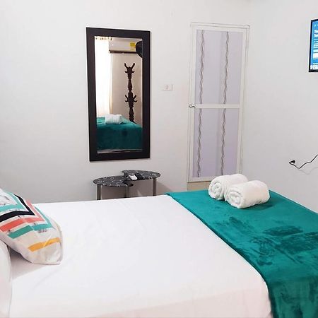 Urbanizacion Buenavista - Av Crisanto Luque Hotel Cartagena Ngoại thất bức ảnh
