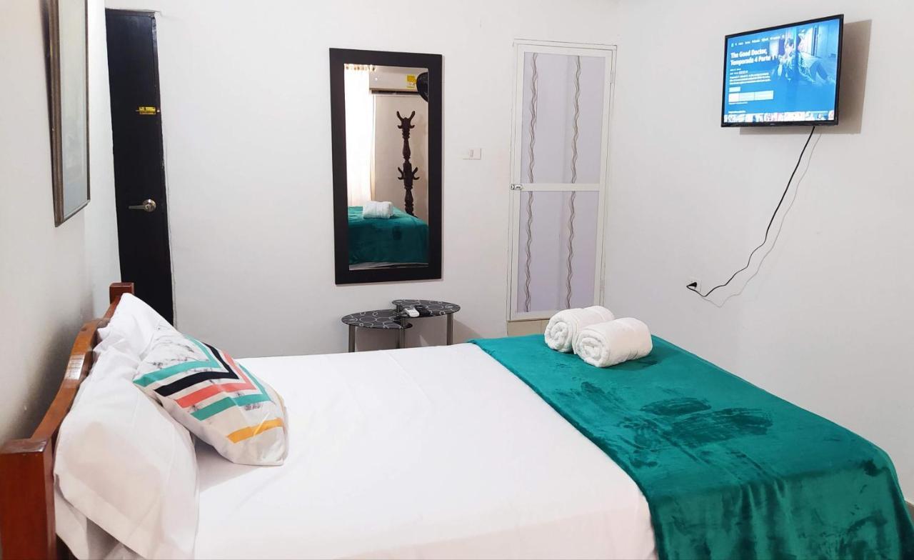 Urbanizacion Buenavista - Av Crisanto Luque Hotel Cartagena Ngoại thất bức ảnh